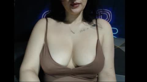 im Model Independent     you can support me with a followtip and thumbs up please its important for  you online show from February 13, 7:01 am