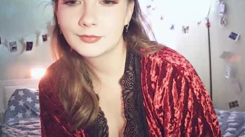 moodiemira online show from February 14, 5:48 pm