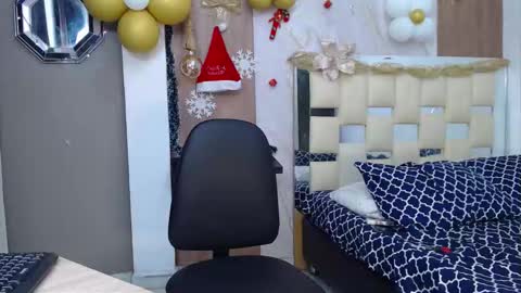 moon_and_fire_ online show from November 18, 5:43 am