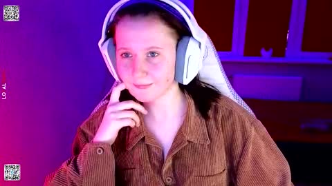 Lola online show from February 3, 4:00 pm