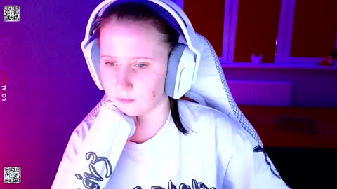 Lola online show from February 5, 4:10 pm