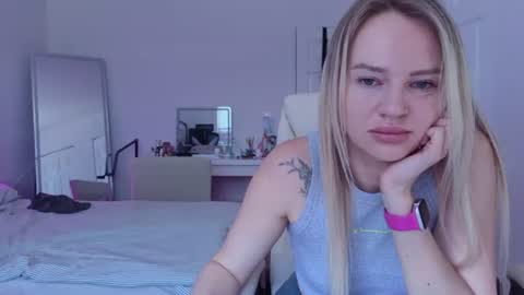 moon_light_girl online show from June 19, 12:11 pm