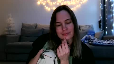 moon_lilithx online show from December 13, 1:44 pm