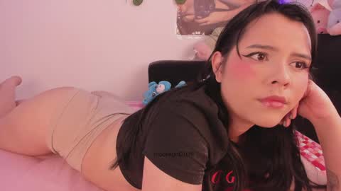 moonliight__ online show from April 9, 5:07 pm