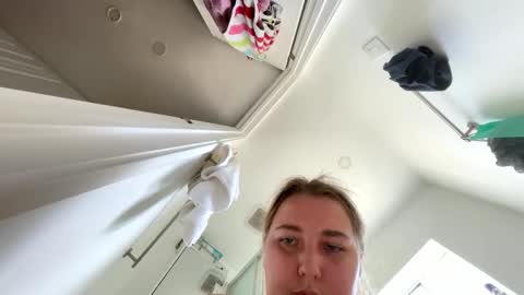 moorning_burst online show from November 3, 8:10 pm