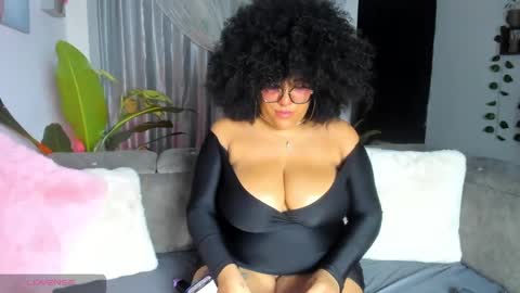 Snapshot of moradaniels chatting on January 17, 7:19 am online show from January 17, 7:19 am