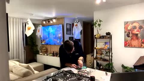   online show from November 1, 11:04 pm