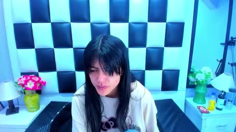 morganasmit_ online show from April 3, 4:25 pm