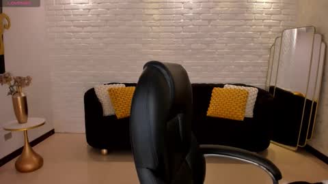 Morgan Hicks online show from November 6, 8:12 pm