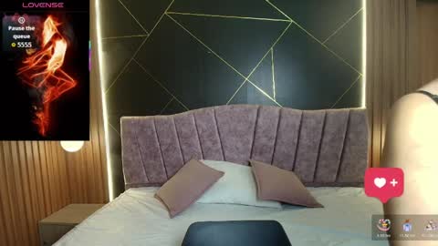 Moriah online show from March 30, 12:16 pm