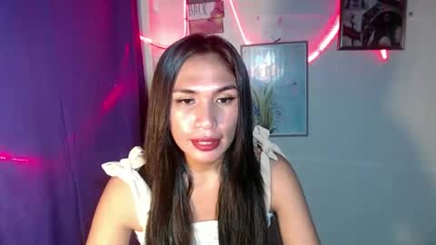 Snapshot of mouiline_rouge69 chatting on February 20, 8:17 am mouiline_rouge69 online show from February 20, 8:17 am