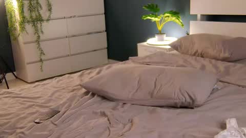 Elizabeth online show from February 8, 11:24 am