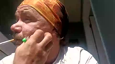 Snapshot of mr_i_ chatting on September 22, 11:14 am mr_i_ online show from September 22, 11:14 am