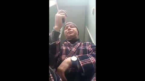 mr_i_ online show from May 6, 9:48 am