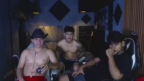 mr_mois online show from June 19, 9:15 am