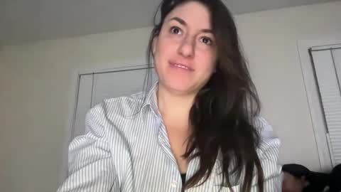 Mr  Mrs Glitter online show from February 15, 8:24 am