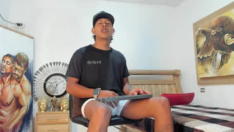 mr_stiven_ online show from April 9, 6:19 am