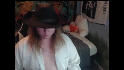 Snapshot of mr_strawberry chatting on October 5, 4:10 am mr_strawberry online show from October 5, 4:10 am