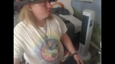 mr_strawberry online show from April 19, 4:30 pm