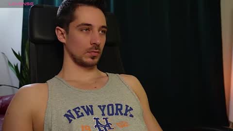 Snapshot of mrgreeneyes01 chatting on February 19, 7:26 pm juan luis online show from February 19, 7:26 pm