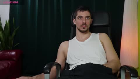 Snapshot of mrgreeneyes01 chatting on February 17, 12:05 pm juan luis online show from February 17, 12:05 pm