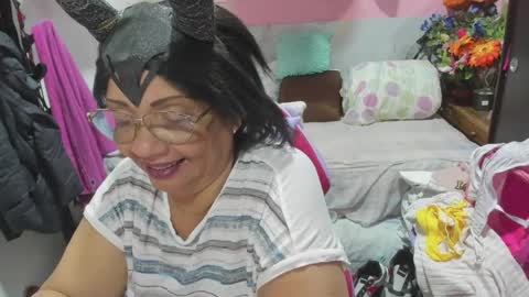 mrs_mommy online show from June 6, 10:15 pm