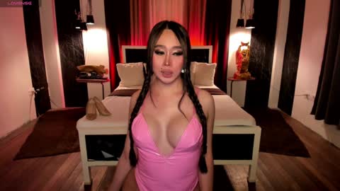 Snapshot of ms_lhaydeebunny chatting on December 21, 7:03 am Evon online show from December 21, 7:03 am