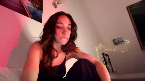 ms_sophiee online show from April 19, 8:44 pm