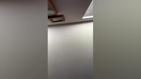 mum223969 online show from April 19, 7:05 pm