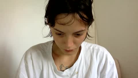 Snapshot of munchi_ chatting on January 22, 2:14 pm   online show from January 22, 2:14 pm