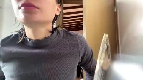 Snapshot of munchi_ chatting on December 22, 8:58 pm   online show from December 22, 8:58 pm