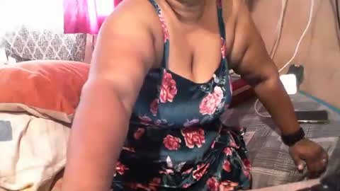 Snapshot of munniegalz1 chatting on February 22, 12:29 pm your angel online show from February 22, 12:29 pm