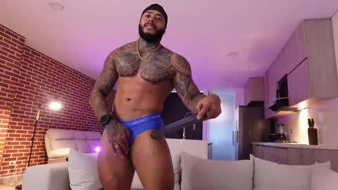 Snapshot of muscle_man19 chatting on October 17, 11:36 am Nick online show from October 17, 11:36 am