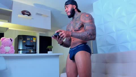 Snapshot of muscle_man19 chatting on February 8, 2:47 am Nick online show from February 8, 2:47 am
