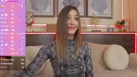 Luna  online show from November 18, 7:50 pm