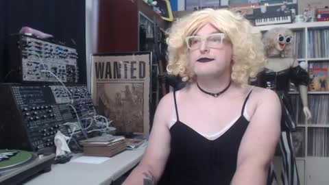 Muziknerd online show from February 5, 9:29 pm