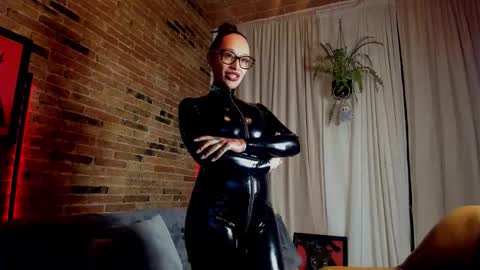 Lola online show from February 8, 10:24 pm