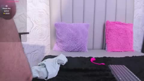 LINDA  AND EMILIO online show from December 16, 5:14 am