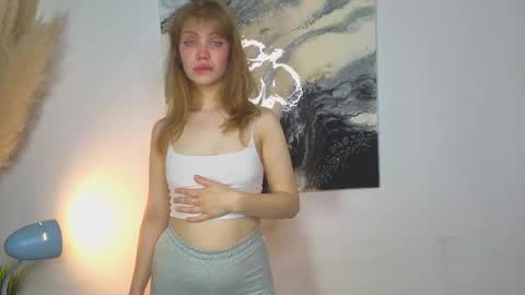 Snapshot of myismira chatting on October 19, 4:39 am Mira online show from October 19, 4:39 am