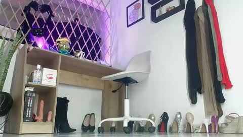 myla sarah1 online show from February 24, 4:21 pm