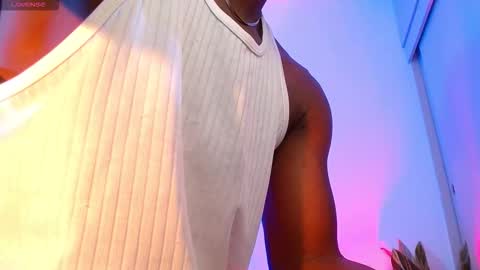 Mylo Wallace  online show from November 6, 7:17 pm