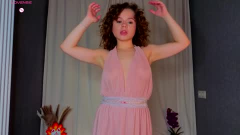 Monique with Curls online show from March 6, 8:08 pm