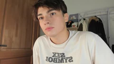 Snapshot of mystic_evan chatting on October 20, 9:53 pm Evan Brown online show from October 20, 9:53 pm
