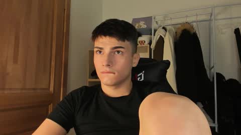 Snapshot of mystic_evan chatting on October 21, 10:35 pm Evan Brown online show from October 21, 10:35 pm