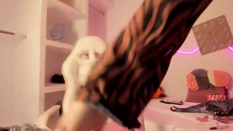 Snapshot of mysticamber1 chatting on October 16, 11:36 pm mysticamber1 online show from October 16, 11:36 pm