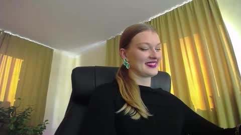 Snapshot of mysticvenus_ chatting on October 20, 1:49 pm mysticvenus_ online show from October 20, 1:49 pm