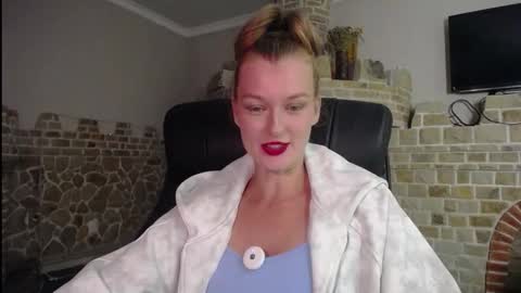 Snapshot of mysticvenus_ chatting on September 19, 3:49 pm mysticvenus_ online show from September 19, 3:49 pm