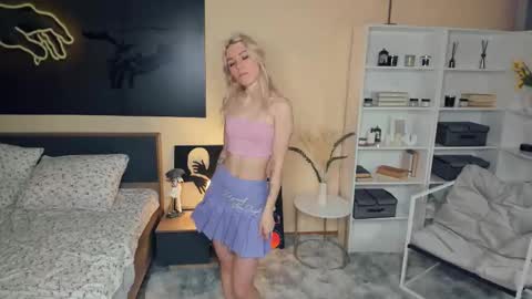 Snapshot of myviolet_rush chatting on September 24, 8:04 pm Olivia or just olive online show from September 24, 8:04 pm