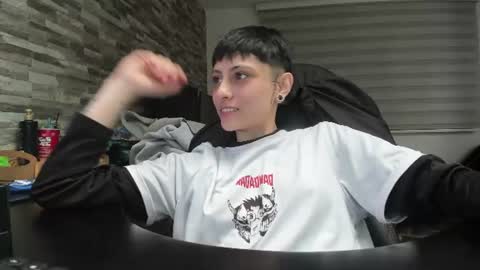 n3utro444 online show from June 12, 1:43 pm