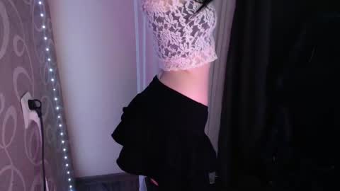 Naemi online show from December 16, 12:00 pm